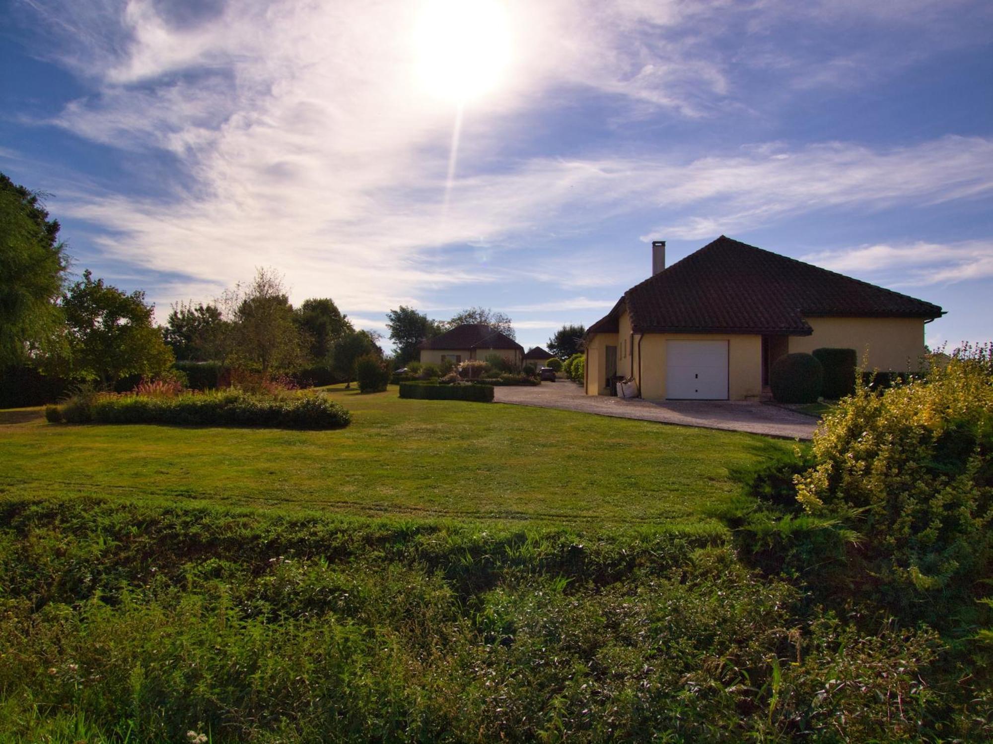Modern Holiday Home In Aquitaine Сен-Нексан Экстерьер фото